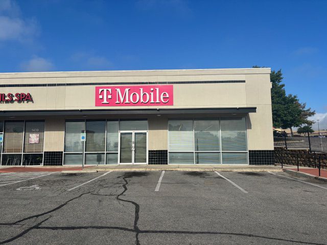 Exterior photo of T-Mobile Store at Vance Jackson & La Manda, San Antonio, TX