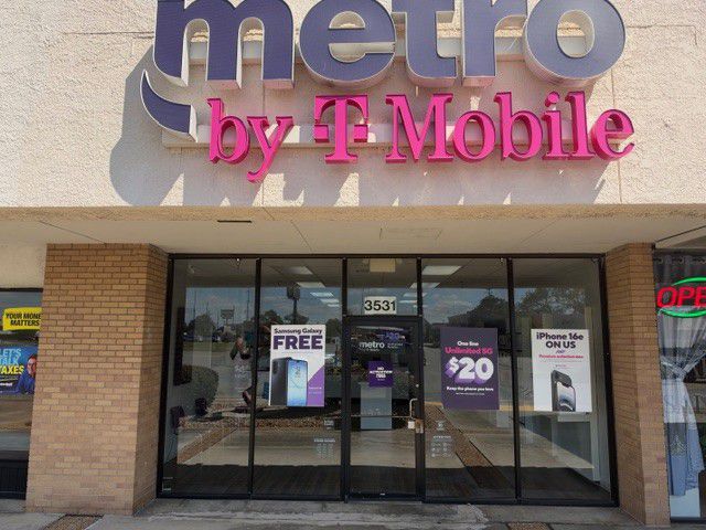 Metro by T-Mobile 3531 Ambassador Caffery Pkwy - 3531 Ambassador Caffery Pkwy 