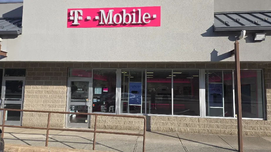  Exterior photo of T-Mobile Store at Brunswick Plaza, Troy, NY 