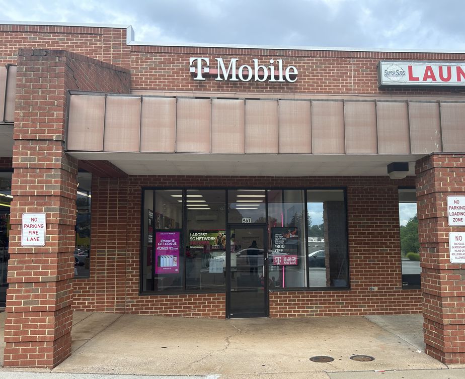 Exterior photo of T-Mobile Store at N Madison Rd & Dogwood Ln, Orange, VA