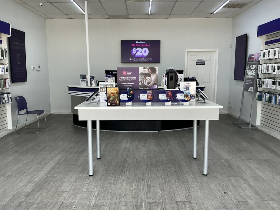 Metro by T-Mobile 12313 BELLAIRE BLVD, - 12313 BELLAIRE BLVD, 