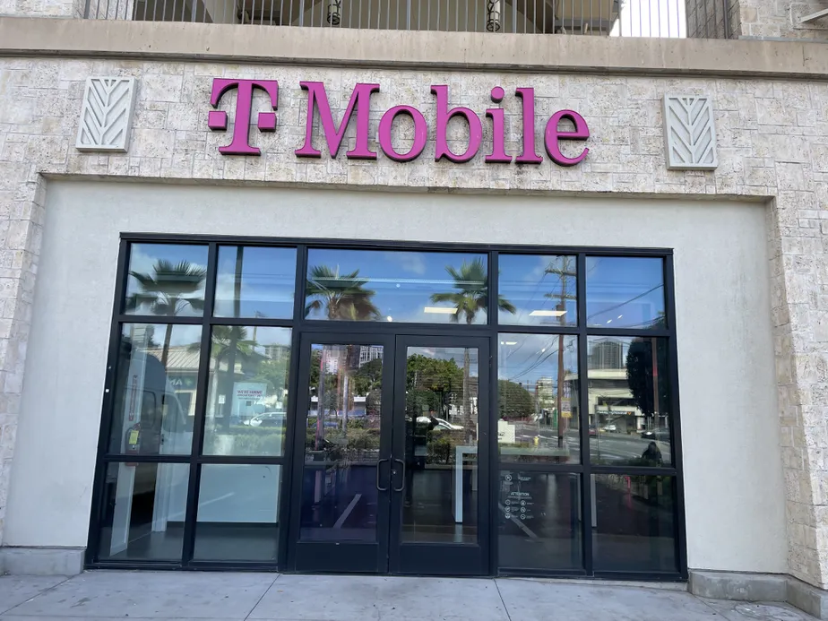  Exterior photo of T-Mobile Store at Beretania & Piikoi, Honolulu, HI 