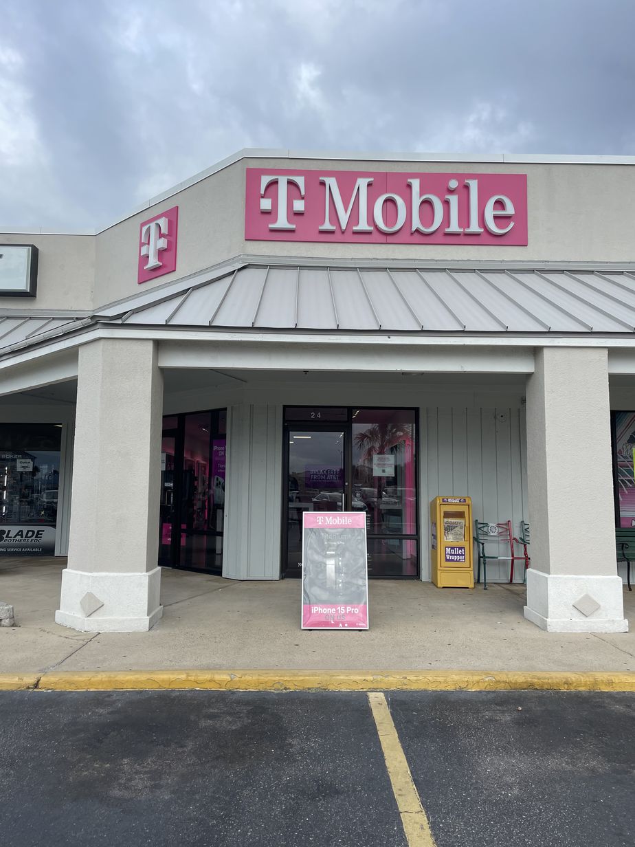 Exterior photo of T-Mobile Store at Perdido Beach Blvd & Loop Rd, Orange Beach, AL