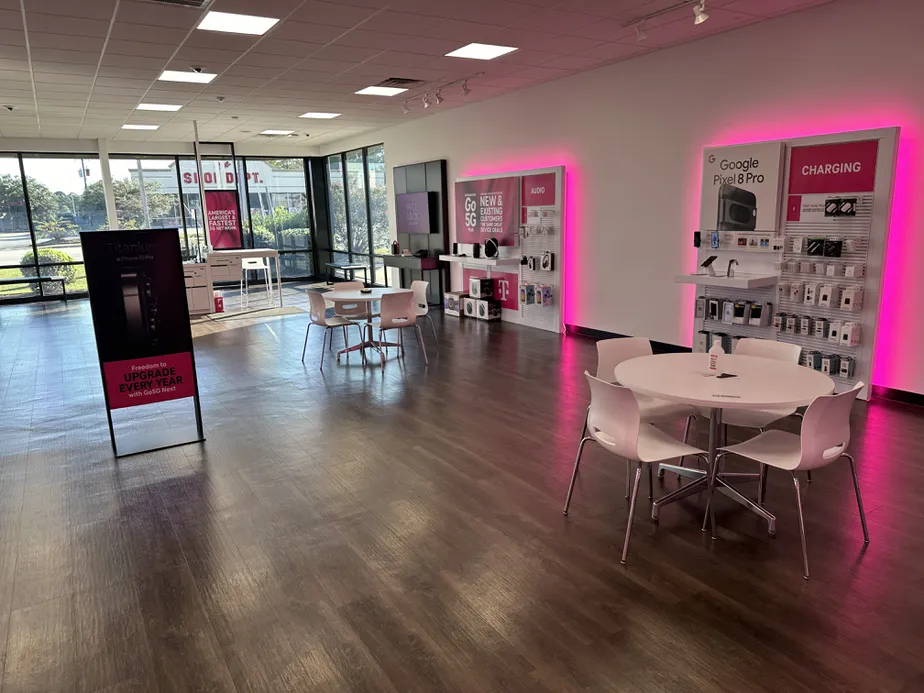  Interior photo of T-Mobile Store at Broad St & N Bultman Dr, Sumter, SC 