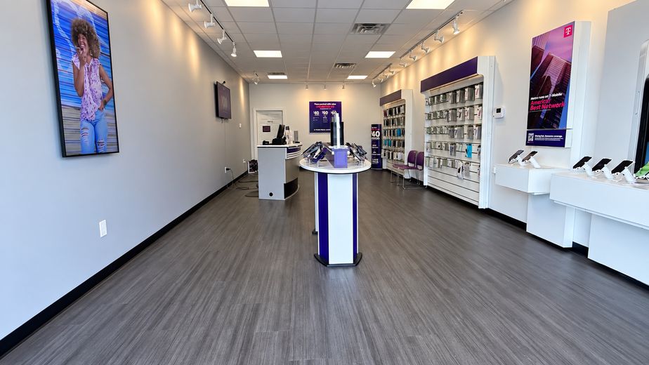 Metro by T-Mobile 7755 N Wayside DR - 7755 N Wayside DR 