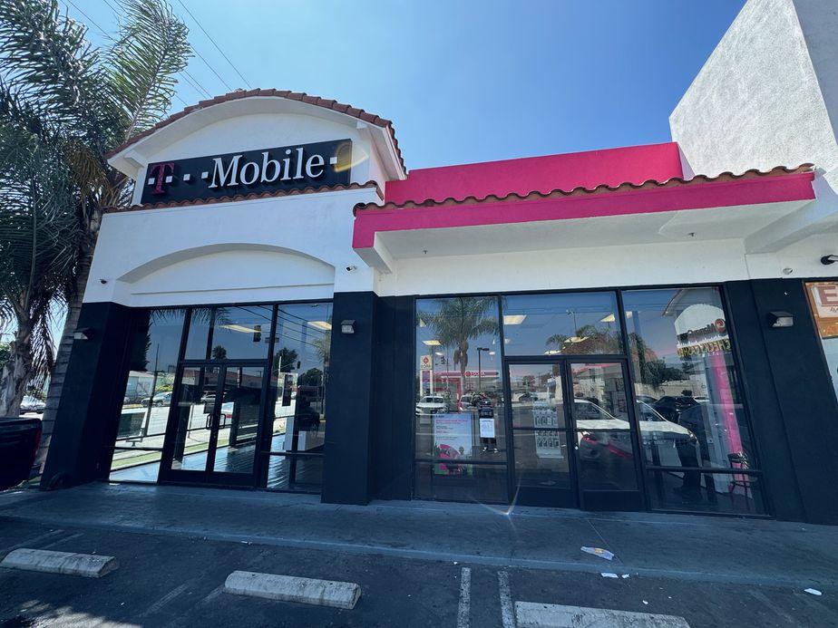 Exterior photo of T-Mobile Store at Century & Main, Los Angeles, CA