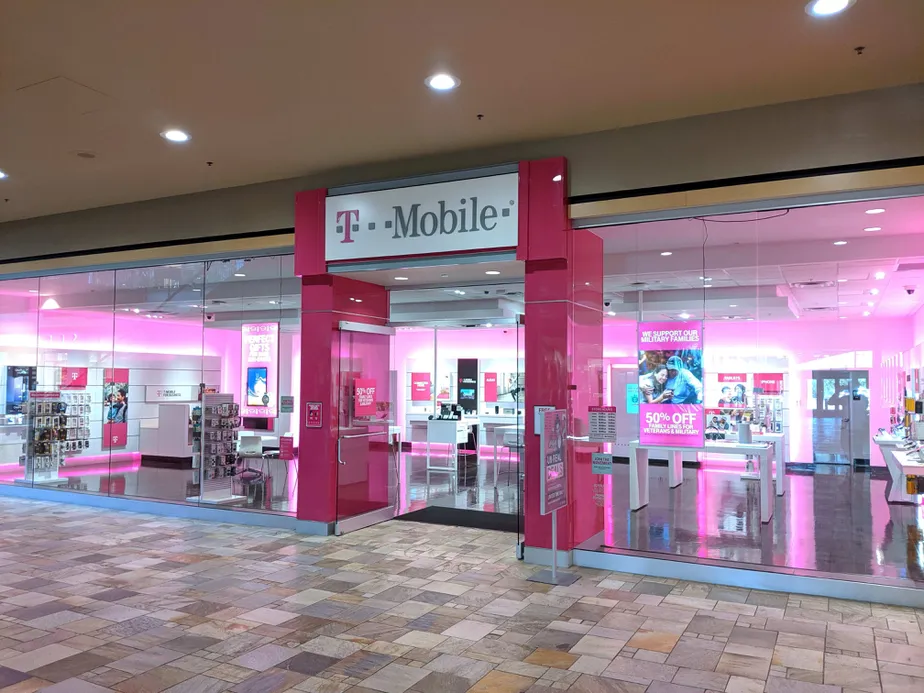 Exterior photo of T-Mobile store at Flatiron Crossing Mall 2, Broomfield, CO