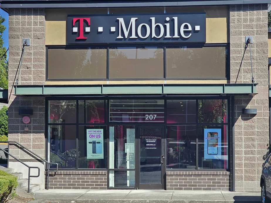  Exterior photo of T-Mobile Store at 1st Ave & 199th, Normandy Park, WA 