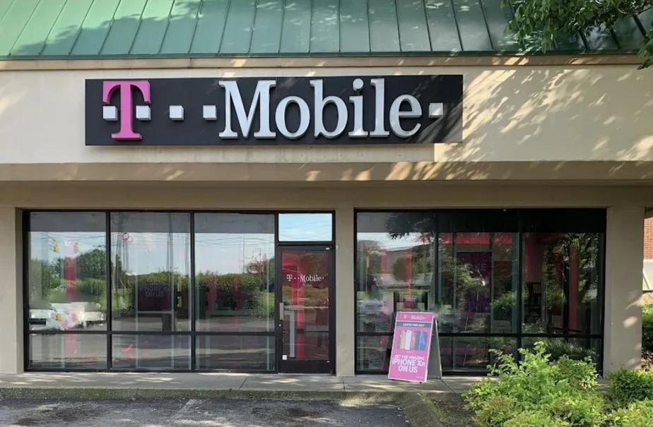  Exterior photo of T-Mobile Store at Rivergate, Madison, TN 