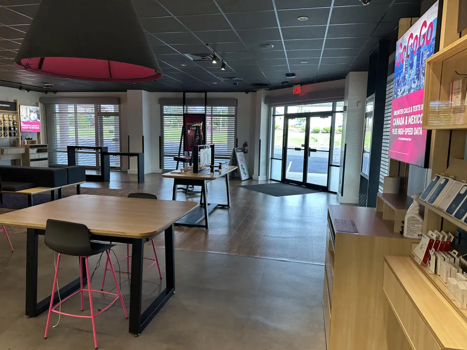 Interior photo of T-Mobile Store at South Park Blvd & South Ave, Colonial Heights, VA