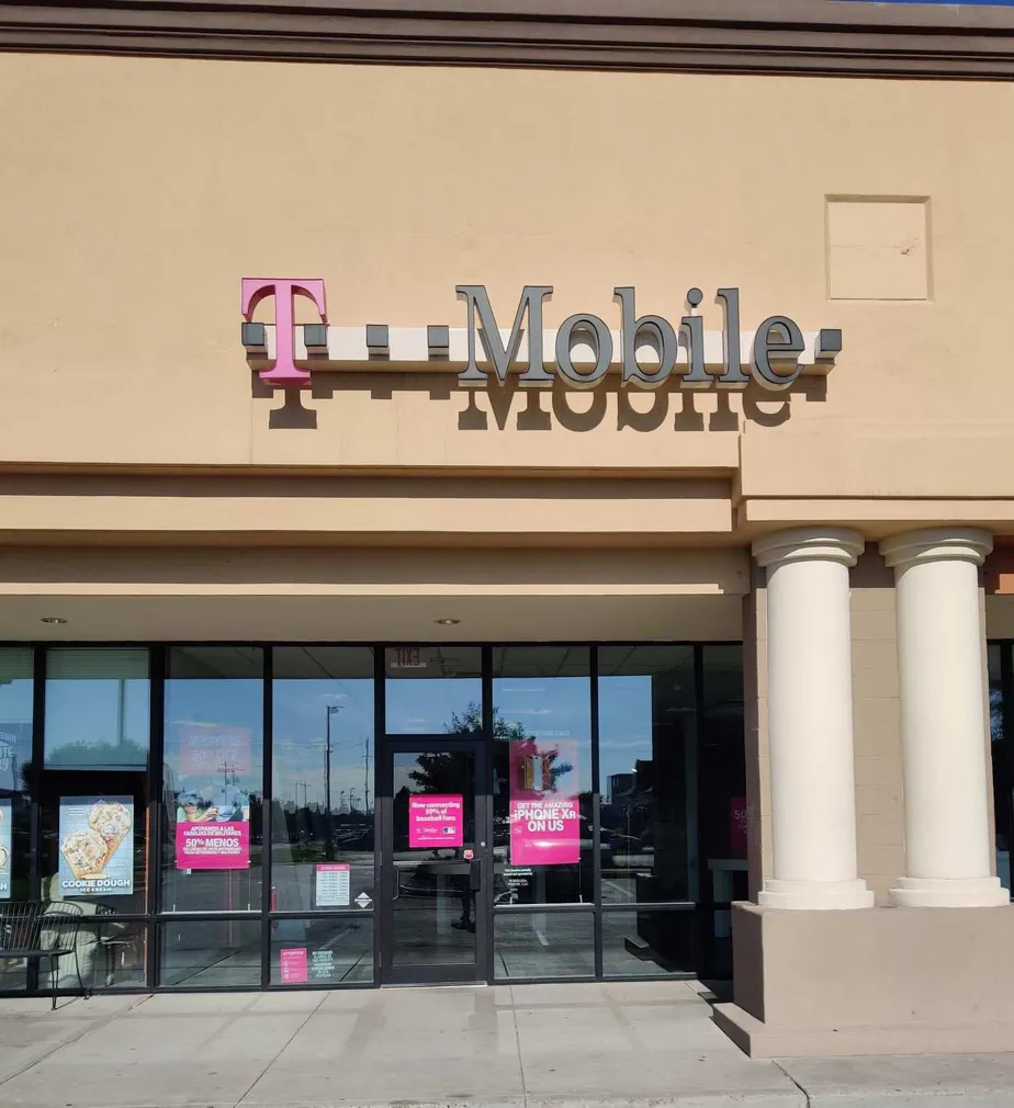 Exterior photo of T-Mobile store at Blue Lakes Blvd & Cheney Dr, Twin Falls, ID