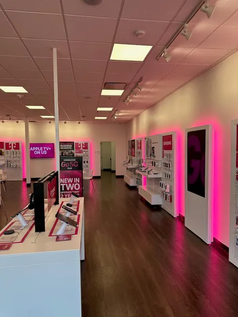 Foto del interior de la tienda T-Mobile en Market Heights, Harker Heights, TX