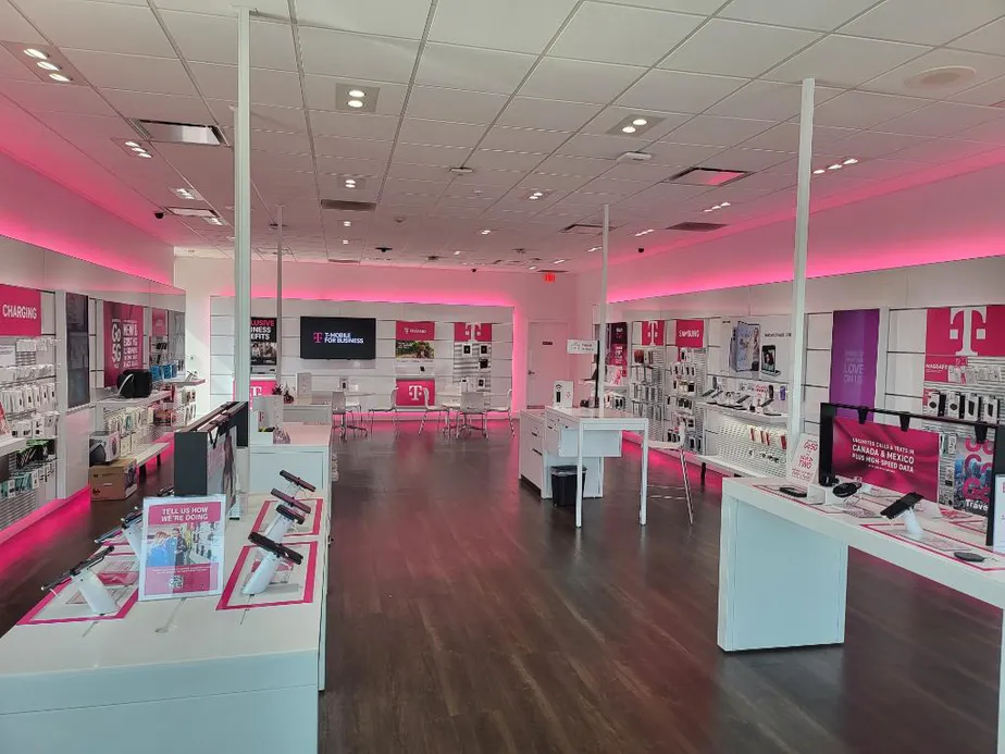  Interior photo of T-Mobile Store at Hwy 287 & N Little School Rd, Arlington, TX 
