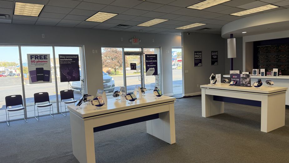 Metro by T-Mobile 1390 S Main St - 1390 S Main St 