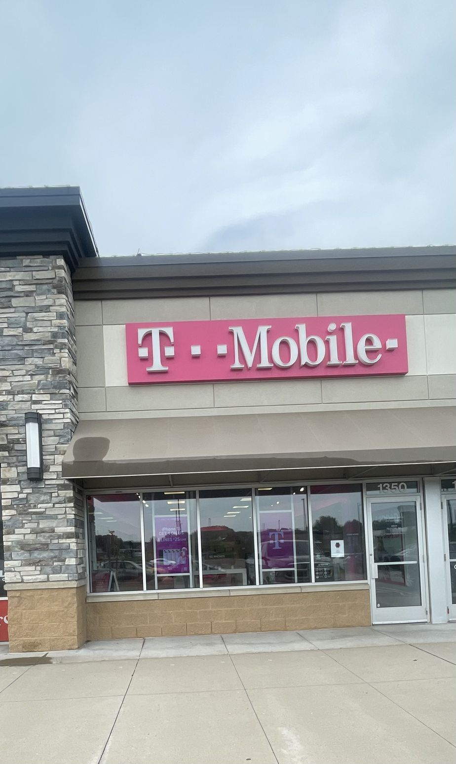 Exterior photo of T-Mobile Store at Babcock Blvd & Cnty Line Rd SE, Delano, MN