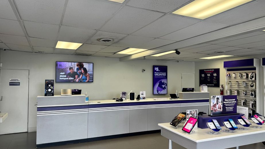 Metro by T-Mobile 4063 E 8th Ave - 4063 E 8th Ave 
