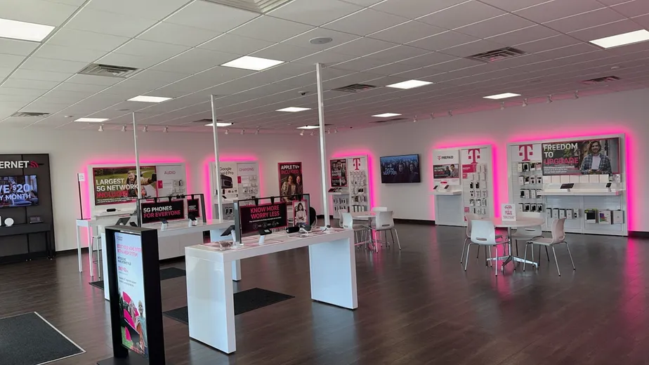  Interior photo of T-Mobile Store at Elida Rd & American Ave, Lima, OH 