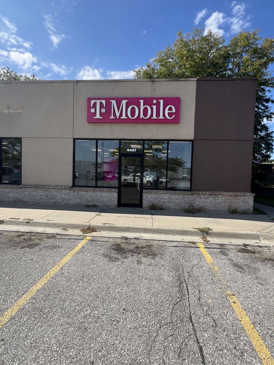 Exterior photo of T-Mobile Store at N 72nd St & Ames Ave, Omaha, NE