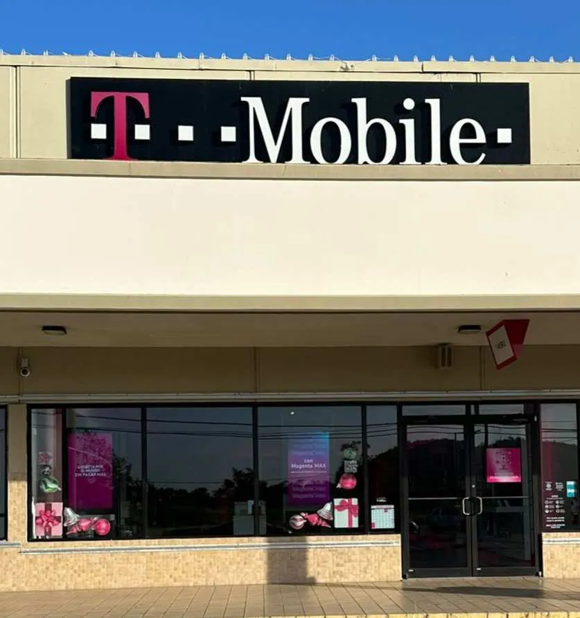 Exterior photo of T-Mobile Store at Plaza Juana Diaz, Juana Diaz, PR