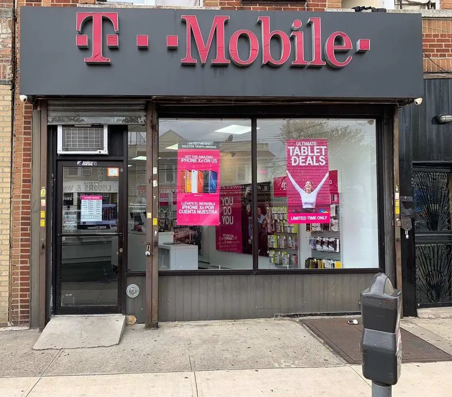  Exterior photo of T-Mobile store at Rockaway Blvd & 135th St, Queens, NY 
