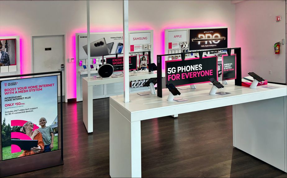 Interior photo of T-Mobile Store at Siegen Plaza, Baton Rouge, LA