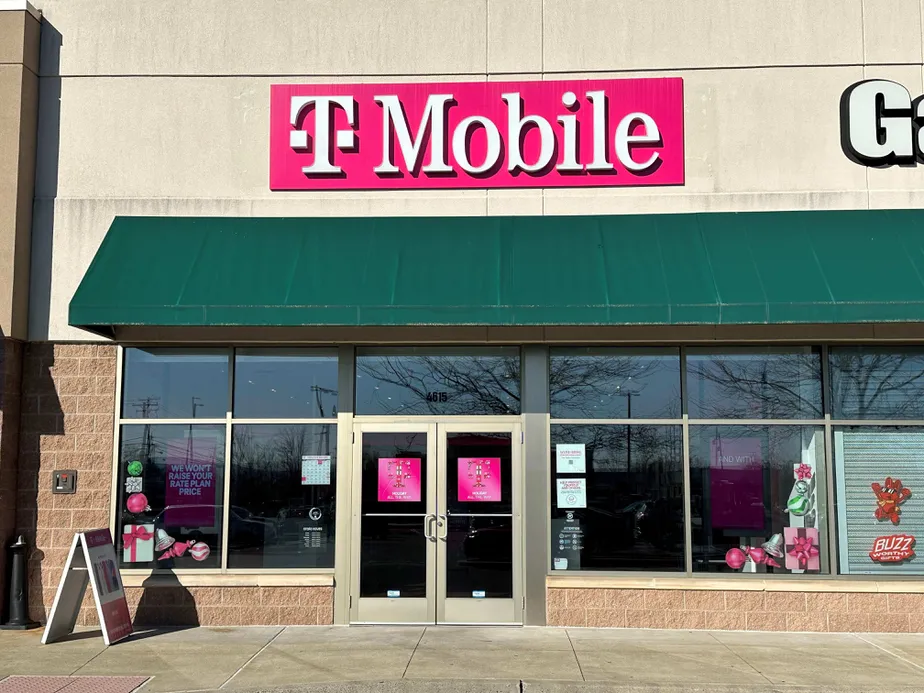 Foto del exterior de la tienda T-Mobile en Exeter Commons, Reading, PA