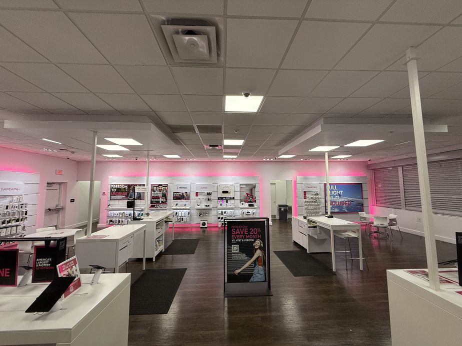 Interior photo of T-Mobile Store at Howell Branch Rd & Semoran Blvd, Casselberry, FL