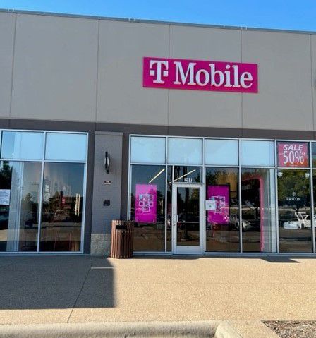 Exterior photo of T-Mobile Store at E Stacy Rd & Hwy 75, Allen, TX