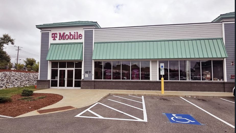 Exterior photo of T-Mobile Store at Londonderry NH, Londonderry, NH