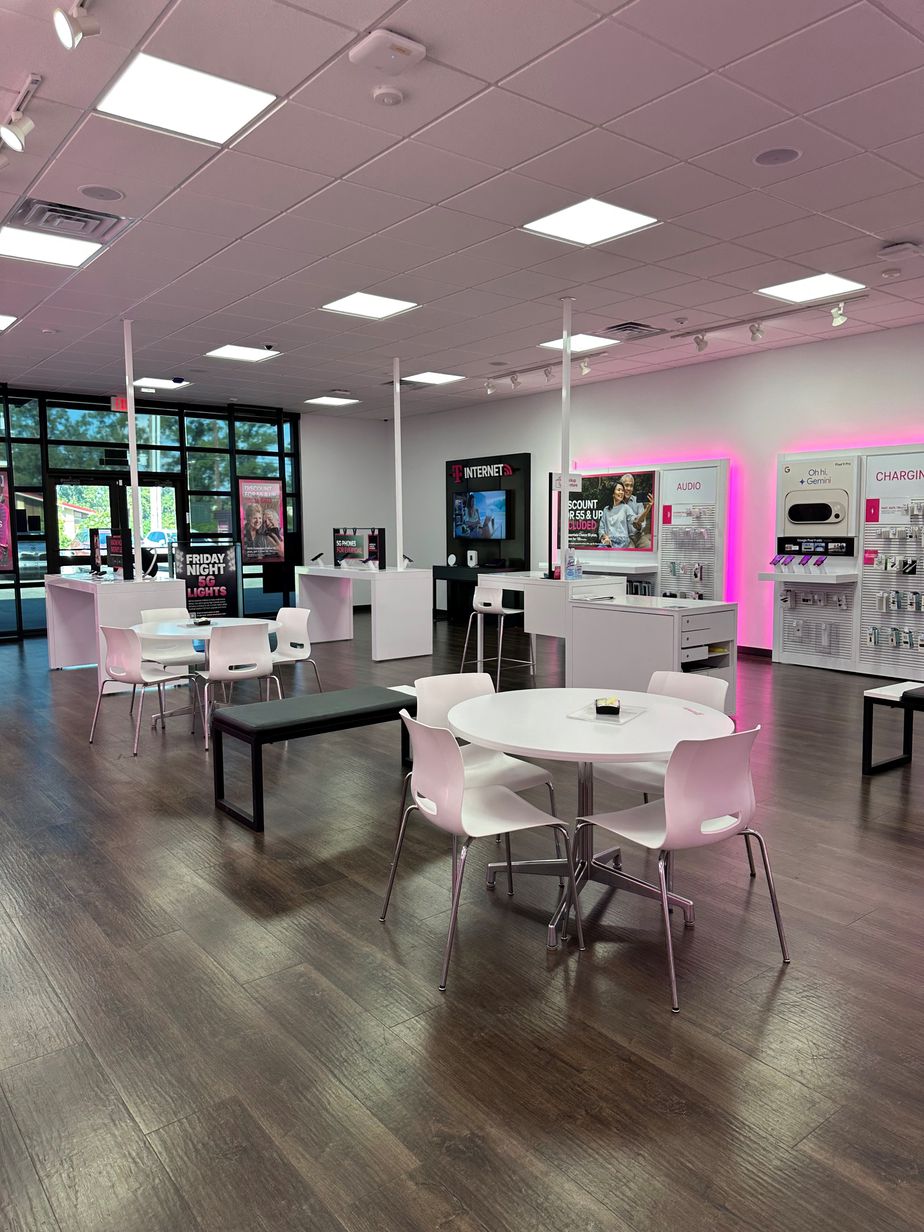 Interior photo of T-Mobile Store at Railroad & Minnesota Park, Hammond, LA