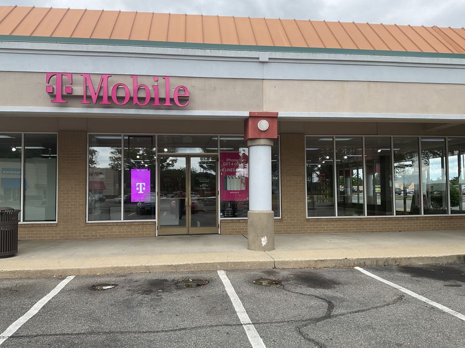 Exterior photo of T-Mobile Store at 3 Notch Rd & Wildewood Blvd, California, MD