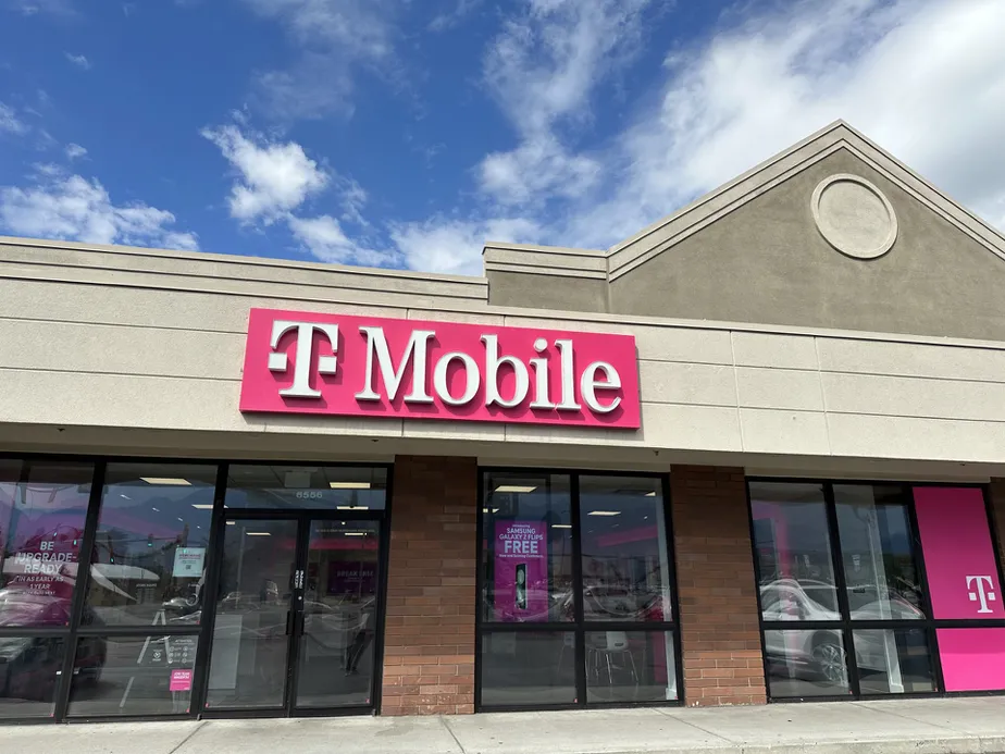  Exterior photo of T-Mobile Store at State St & S 100 E, Murray, UT 