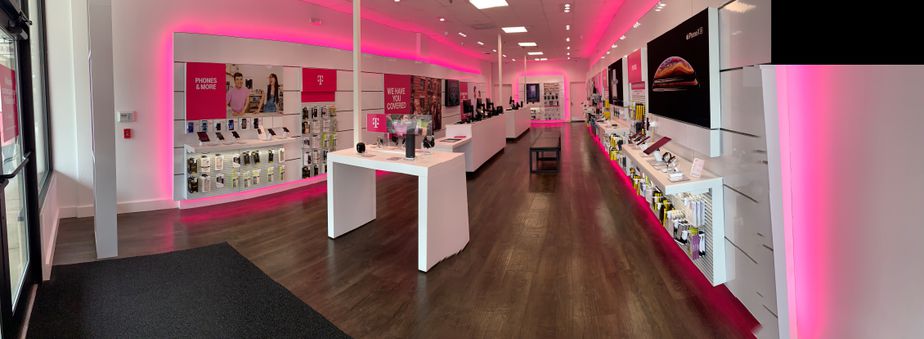 Interior photo of T-Mobile Store at Sproul Rd & Lawrence Rd, Broomall, PA