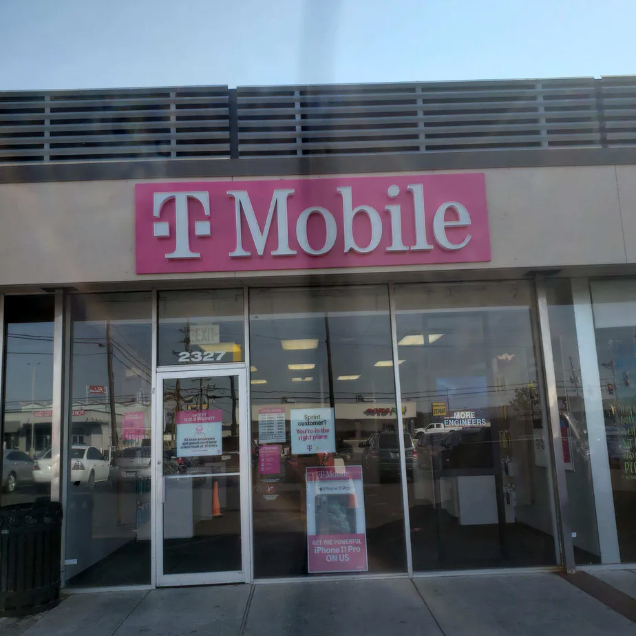 Exterior photo of T-Mobile store at S Georgia St & S Austin St, Amarillo, TX