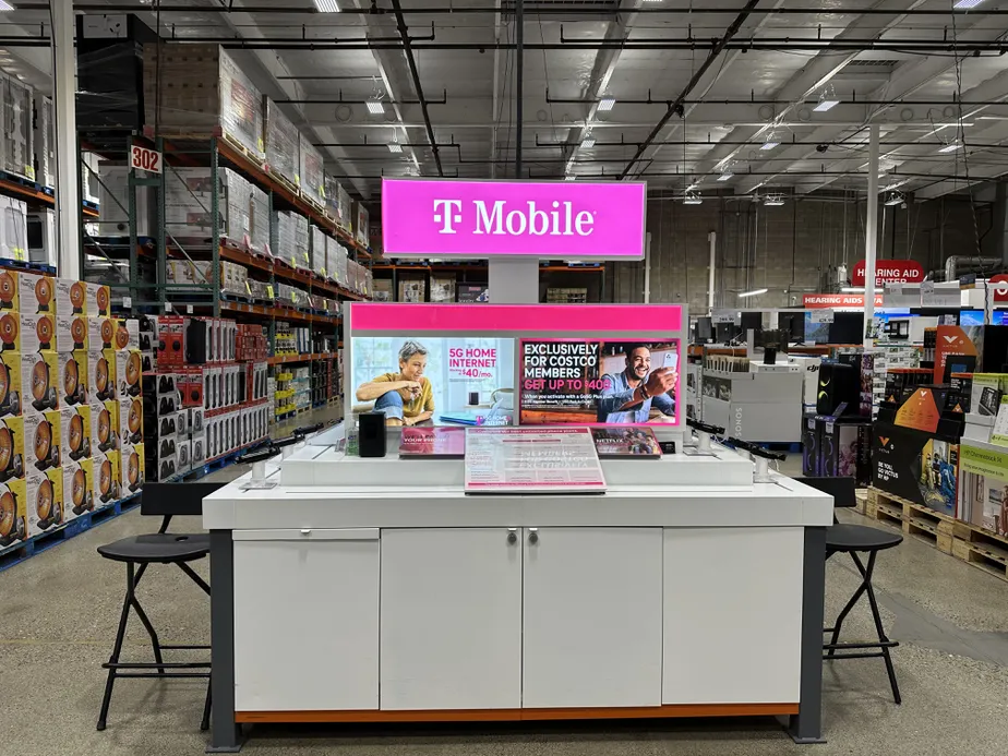 Foto del interior de la tienda T-Mobile en Costco Stockton CA, Stockton, CA