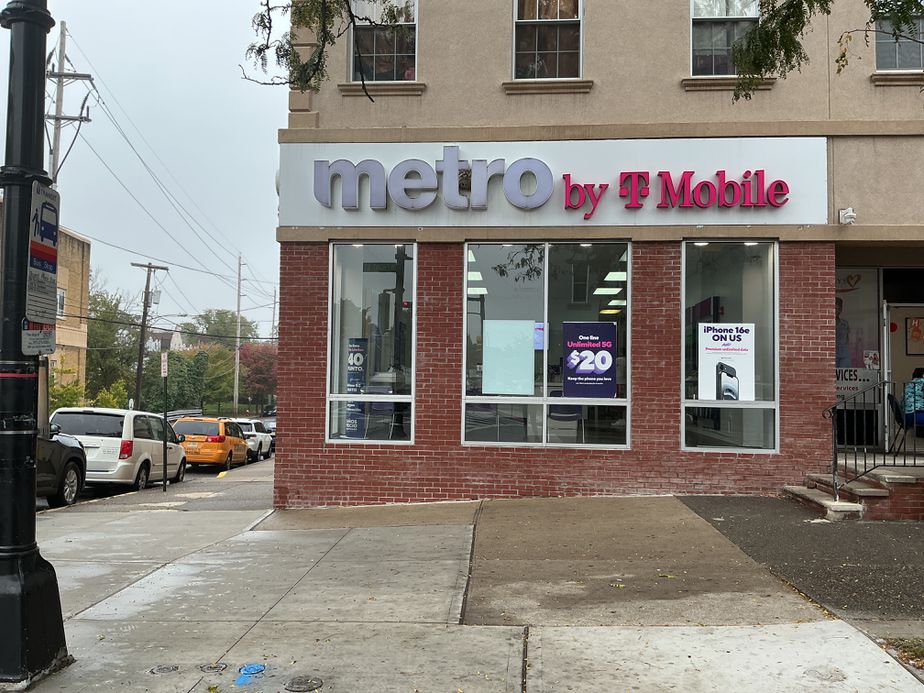 Metro by T-Mobile 326 W Front St - 326 W Front St 