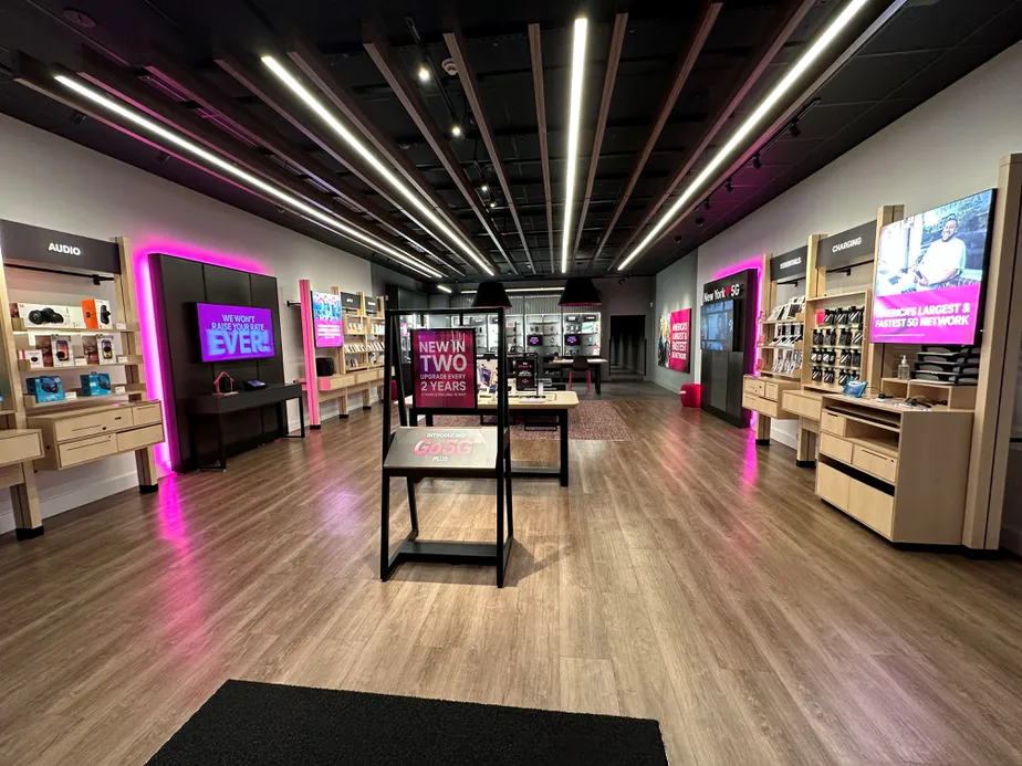  Interior photo of T-Mobile Store at Central Park & Crisfield, Yonkers, NY 