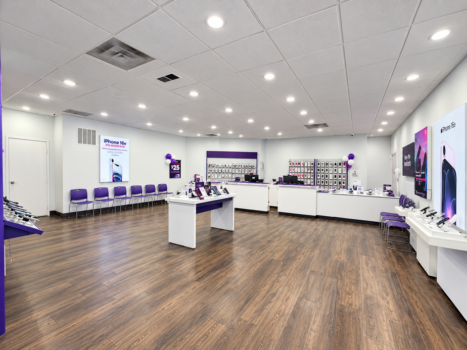 Metro by T-Mobile 830 E Washington Blvd - 830 E Washington Blvd 