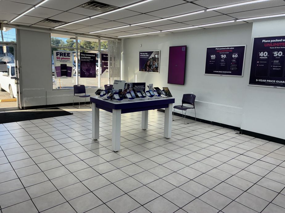 Metro by T-Mobile 4818 Gaston Ave - 4818 Gaston Ave 