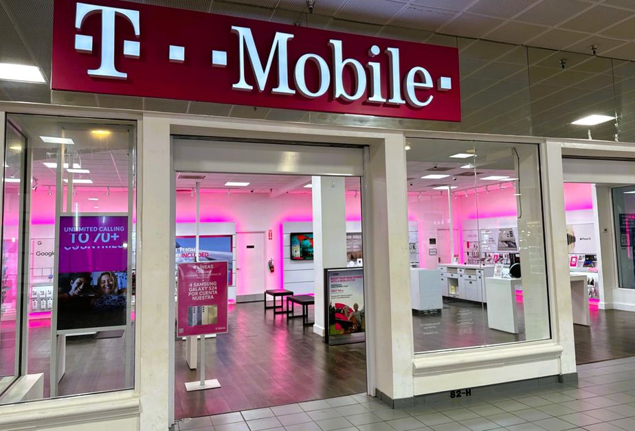 Exterior photo of T-Mobile Store at Mall Of The Americas, Miami, FL
