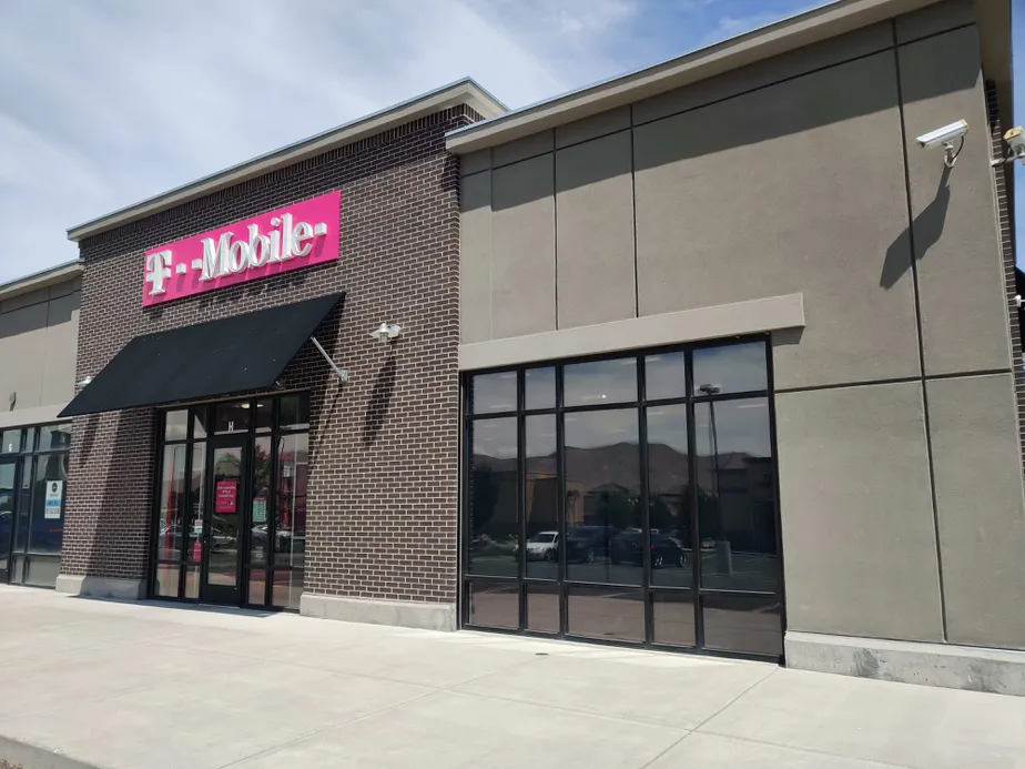 Exterior photo of T-Mobile store at 1270 W & 800 S, Payson, UT