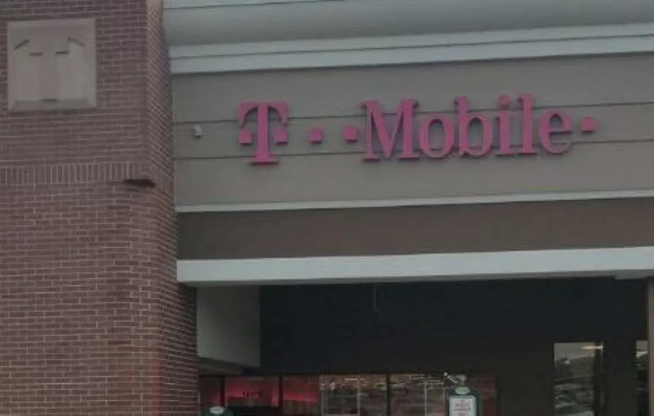 Exterior photo of T-Mobile store at Leesburg Pike & Dranesville Rd, Sterling, VA