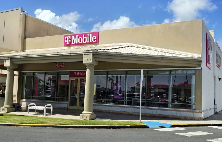 Exterior photo of T-Mobile Store at Plaza Palma Real, Humacao, PR