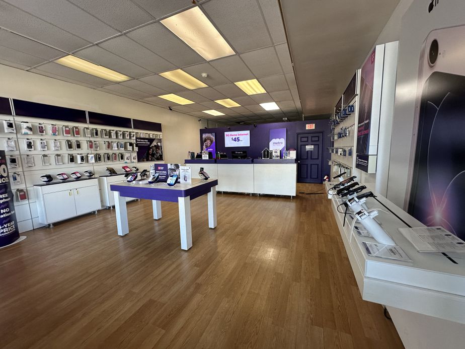 Metro by T-Mobile 3416 Edgmont Avenue - 3416 Edgmont Avenue