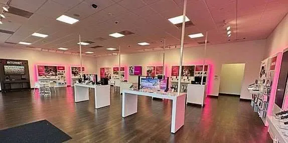 Foto del interior de la tienda T-Mobile en E 20th St & Huntington Dr, Chico, CA