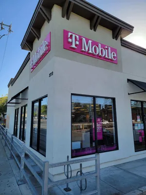iPhone 13 Pro Max at T-Mobile Mckee Rd & Russo Cmns | San Jose, CA