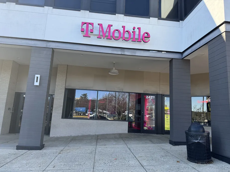 Exterior photo of T-Mobile Store at S Van Dorn St & Stevenson Ave, Alexandria, VA