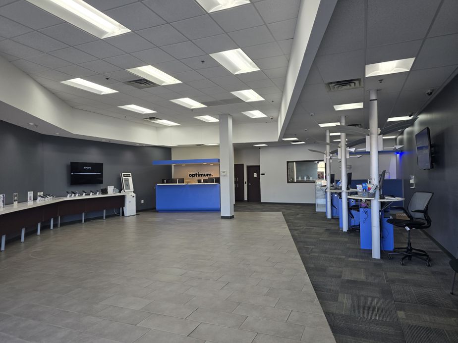 Charleston (Kanawha Mall Retail) 8259 Inside Store.jpg