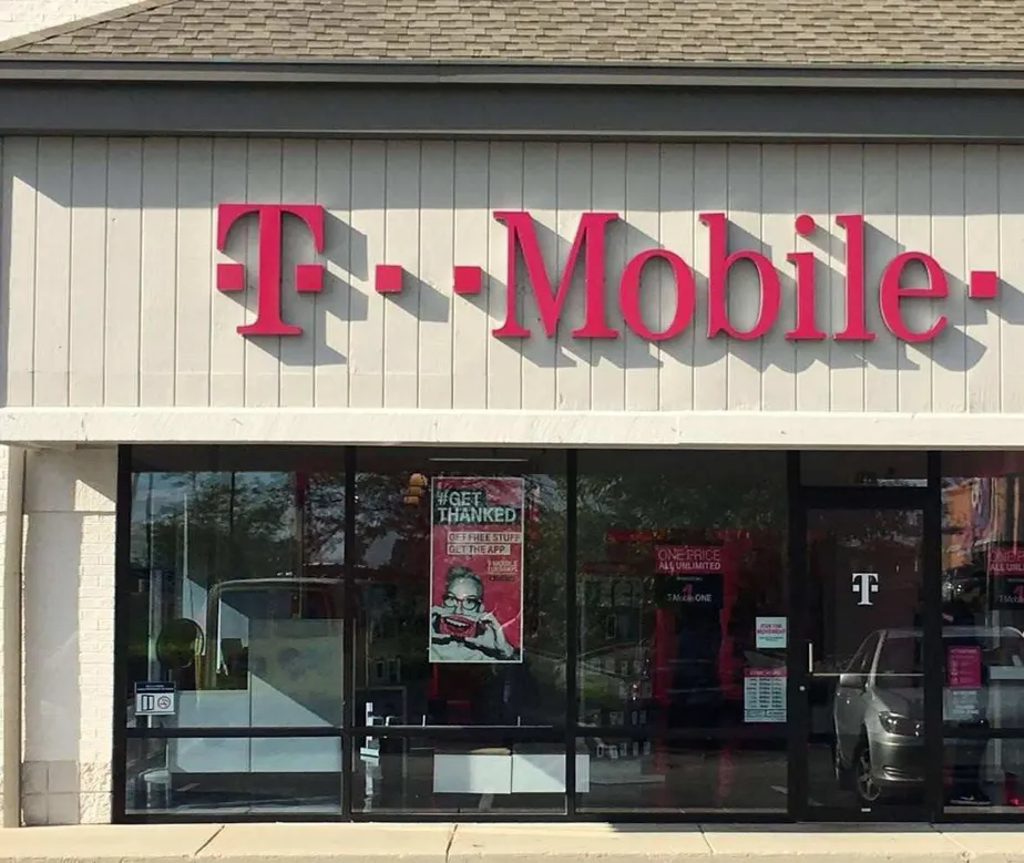 Exterior photo of T-Mobile store at Fishers, Fishers, IN