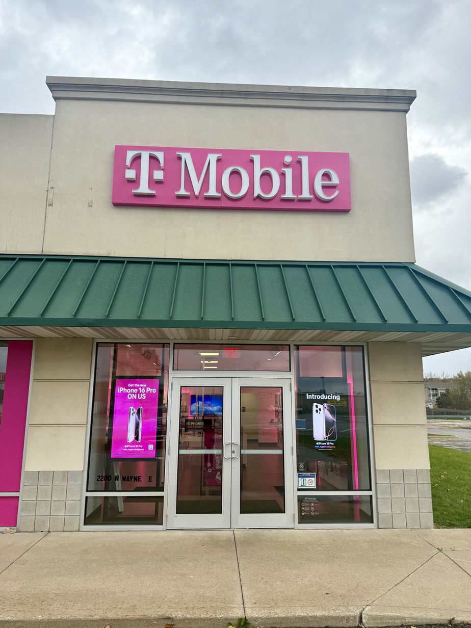  Exterior photo of T-Mobile Store at Wayne & Angola, Angola, IN 
